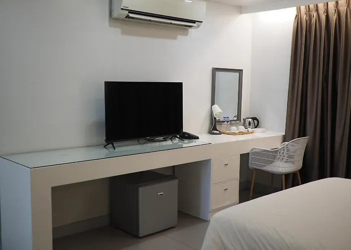 Hotel near College: Leblanc Hotel